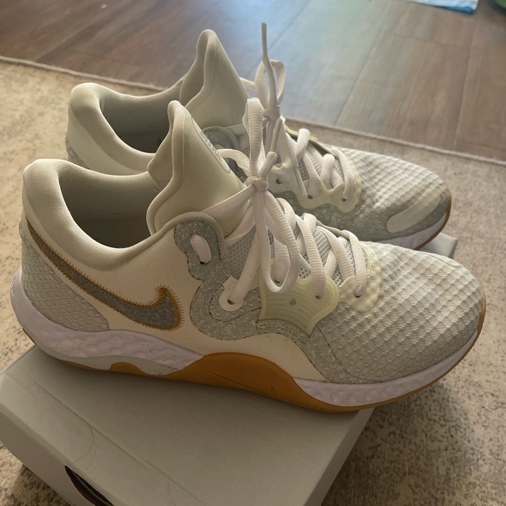 Nike White and Gold Athletic Shoes with Cushioned Midsole